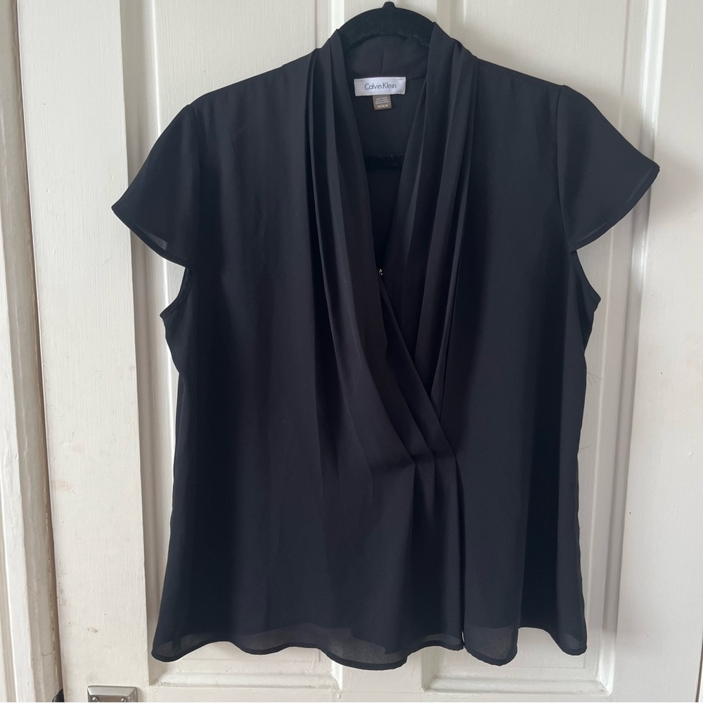 Calvin Klein womens Blouse Medium Black V Neck Pleated Neckline Cap Sleeve Top